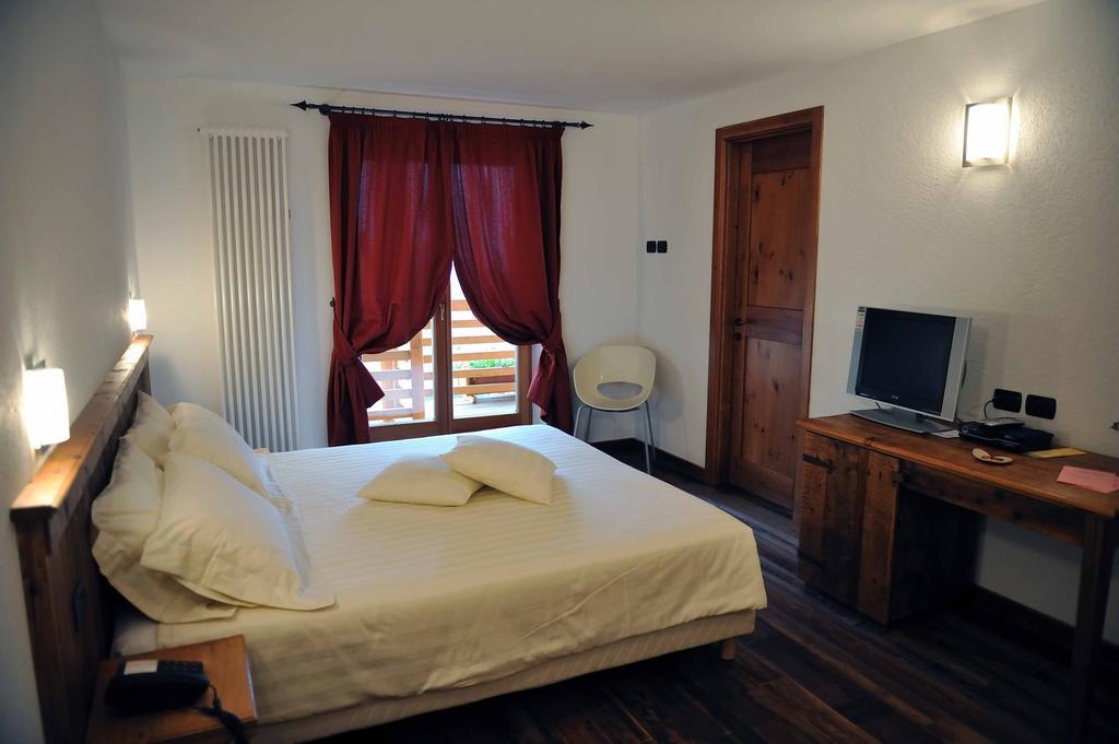 Ellex Eco Hotel Gressoney-La-Trinite Ruang foto